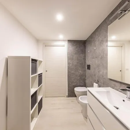 Apartment For 6 With Jacuzzi In The Center Of