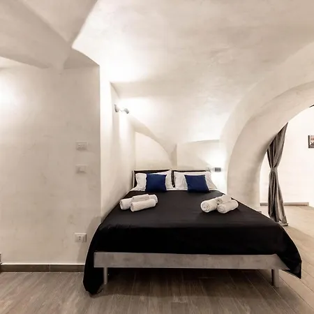 For 6 With Jacuzzi In The Center Of