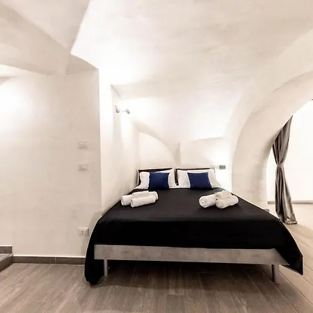 For 6 With Jacuzzi In The Center Of * Catania