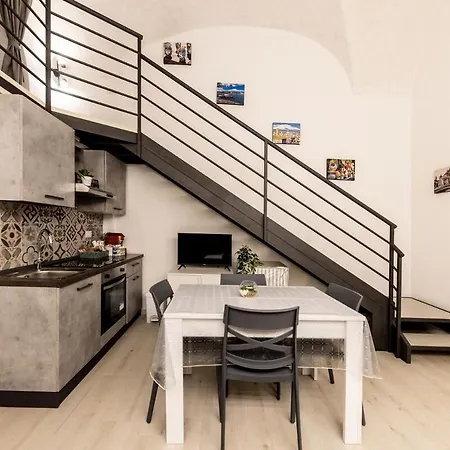 For 6 With Jacuzzi In The Center Of Apartment *