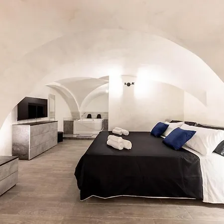 For 6 With Jacuzzi In The Center Of *