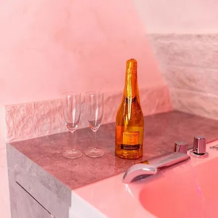 For 6 With Jacuzzi In The Center Of * Catania
