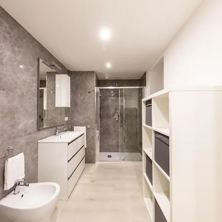 Apartment For 6 With Jacuzzi In The Center Of