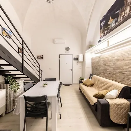 For 6 With Jacuzzi In The Center Of Apartment