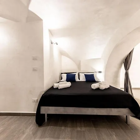 For 6 With Jacuzzi In The Center Of Apartment *