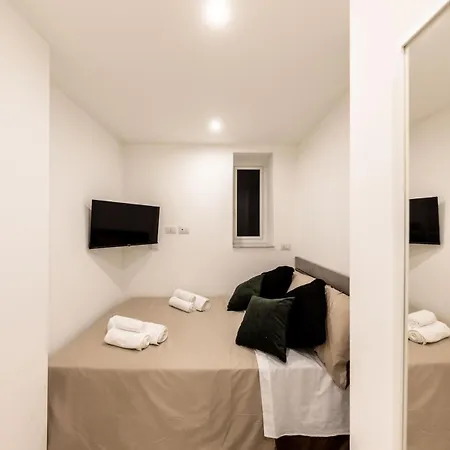 For 6 With Jacuzzi In The Center Of * Catania