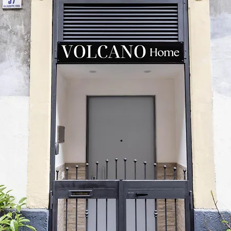 For 6 With Jacuzzi In The Center Of Catania